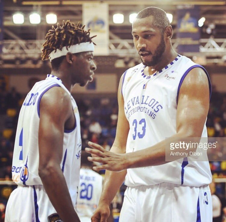 frenchygotgame's tweet photo. New school and old school @french__i  @diawboris #ballislife #ballers #basketball #frenchygotgame #levallois #game https://t.co/JDhNbOl02h