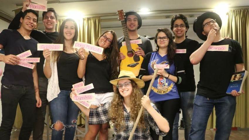 EAR_Eagles's tweet photo. Let's give the Seniors a round of applause for the presentation of the play O Triste Fim de Policarpo Quaresma.👏👏🎥#EAR4ever #portugueseclass https://t.co/9kiZlPzxDr