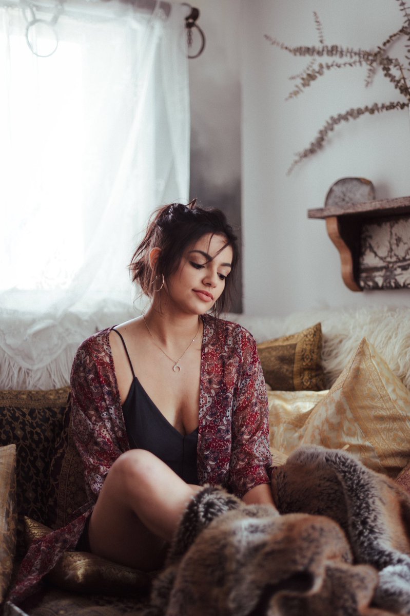 BethanyMota's tweet photo. Feelin magical 🌟🔮💫
📸: @DerrickFreske https://t.co/2DHNaP3UiZ
