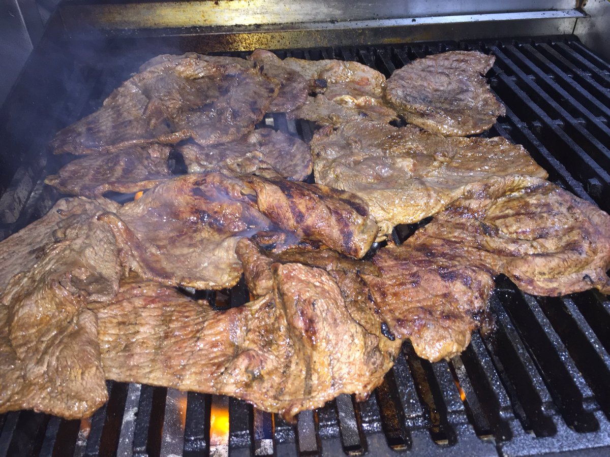 Chiteachlounge's tweet photo. Did somebody say Steak Tacos? Come and get them while they’re hot 
#chicagopulse, #eaterchicago, #TacoTuesday, #ChicagoFood , #chicagodeals https://t.co/61AIf226S8