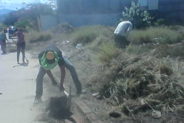 iamsaoficial's tweet photo. @MiCumana500 Realizó jornada de Limpieza y Embellecimiento calle Principal de ciudad jardín.
@davidvpsuv @iamsaoficial https://t.co/2SoTdhiyef