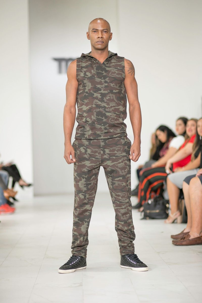 cfg_talent's tweet photo. LA FASHION WEEK Presented By @themodelexp Wearing @artrevasport https://t.co/WRonQ7yECi