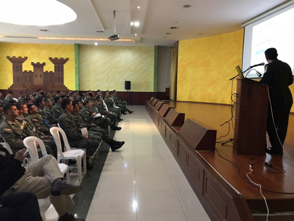 cee_ec's tweet photo. El personal militar del Cuerpo de Ingenieros, recibió una charla informativa sobre los servicios y beneficios del ISSFA @EjercitoECU https://t.co/b7IYbNu5gl