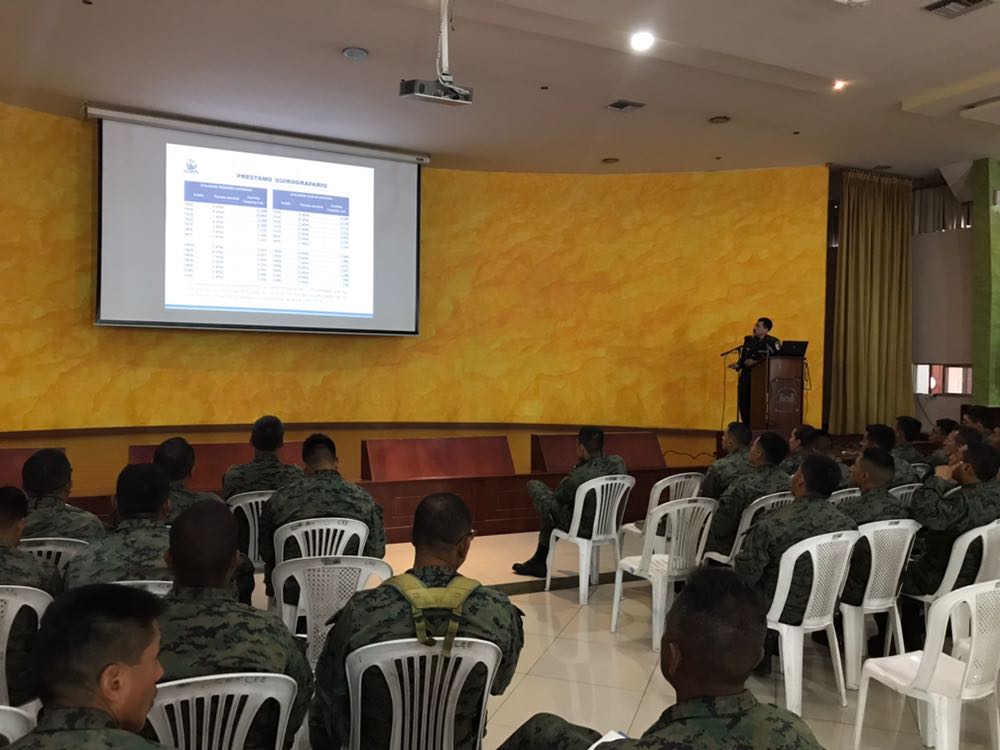 cee_ec's tweet photo. El personal militar del Cuerpo de Ingenieros, recibió una charla informativa sobre los servicios y beneficios del ISSFA @EjercitoECU https://t.co/b7IYbNu5gl