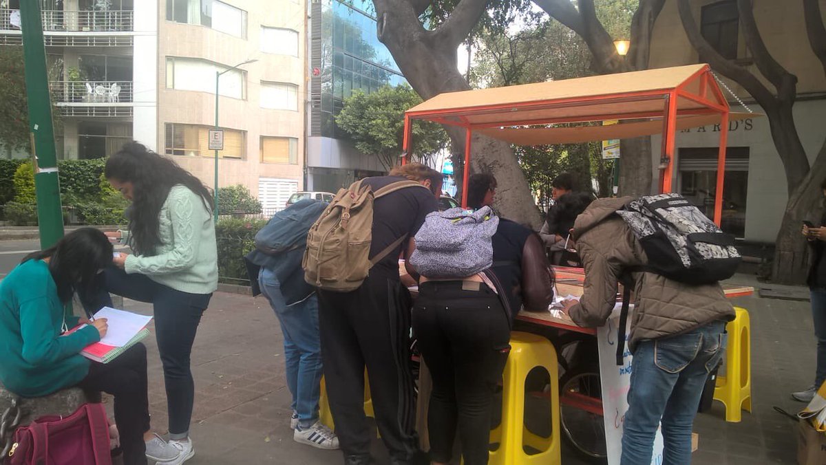 laurajanka's tweet photo. En vivo desde la Plaza Washington para escuchar y recibir propuesta : Barrio resiliente https://t.co/my3uDYbcJA