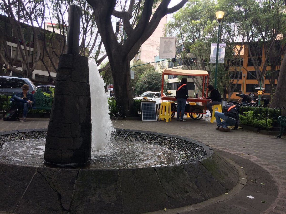 laurajanka's tweet photo. En vivo desde la Plaza Washington para escuchar y recibir propuesta : Barrio resiliente https://t.co/my3uDYbcJA