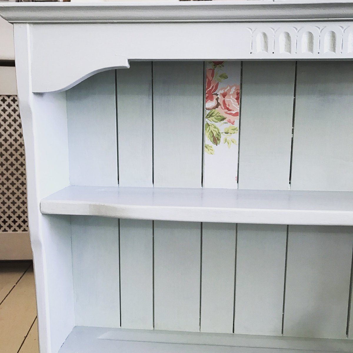 DicksonVintage's tweet photo. This is one of my favourite upycles @UpcycledHour.  What do you think of this decoupaged shelf?#UpcycledHour https://t.co/9rPp0XKQBd