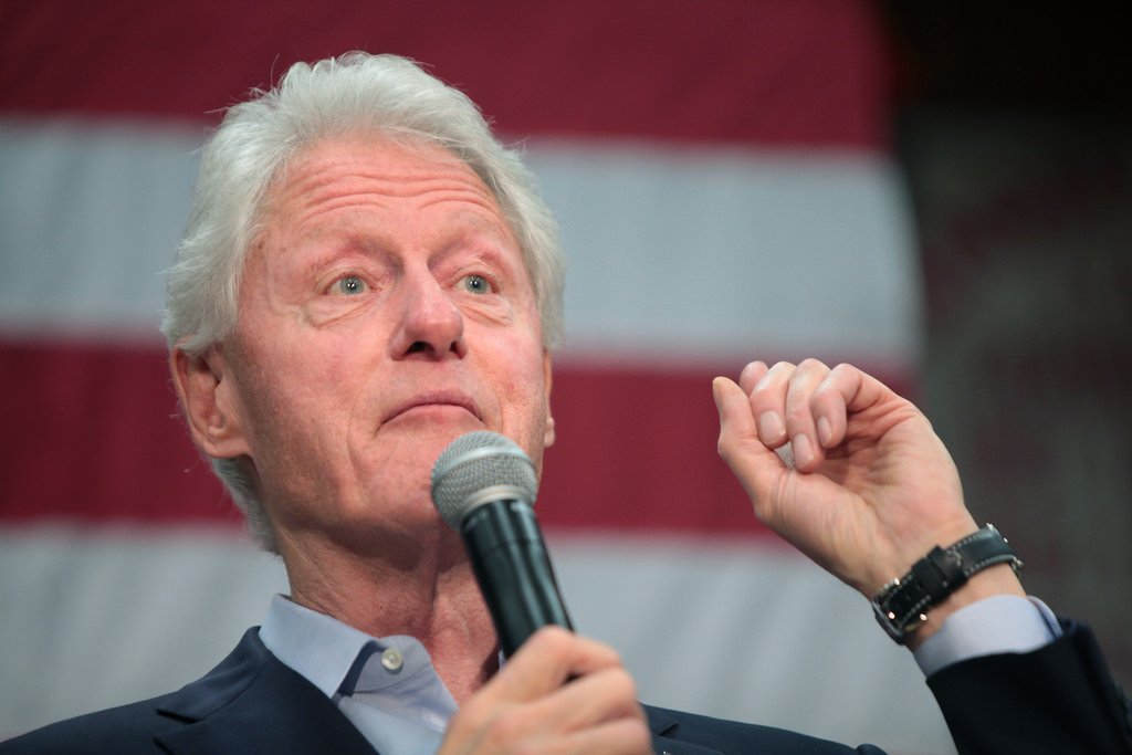 JudicialWatch's tweet photo. Corruption: #HillaryClinton StateDept approved 215 #BillClinton speeches (in #Russia &amp; elsewhere) worth $48 million! https://t.co/qe3n2ysGbE https://t.co/VgA2uAUK7Z