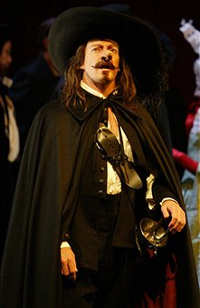 Wenhamania's tweet photo. David Wenham  in the Melbourne Theater Company's production of Cyrano de Bergerac, 2005. My most cherished theatrical dream ...💫 https://t.co/K805gfHVz6