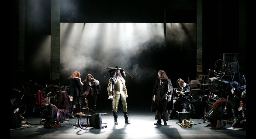 Wenhamania's tweet photo. David Wenham  in the Melbourne Theater Company's production of Cyrano de Bergerac, 2005. My most cherished theatrical dream ...💫 https://t.co/K805gfHVz6