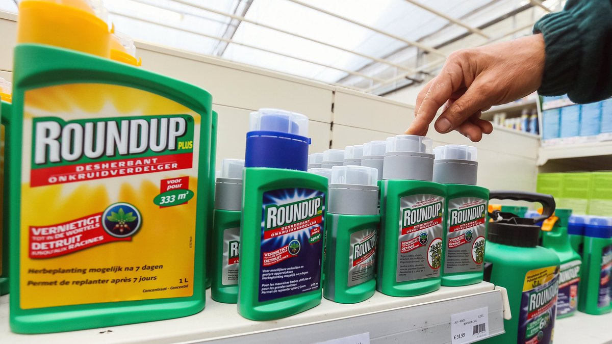 lecho's tweet photo. Le #glyphosate ne sera pas prolongé de dix ans https://t.co/8x2UyhRLdk #Europe via @F_Rohart https://t.co/LA9YIXQaSr