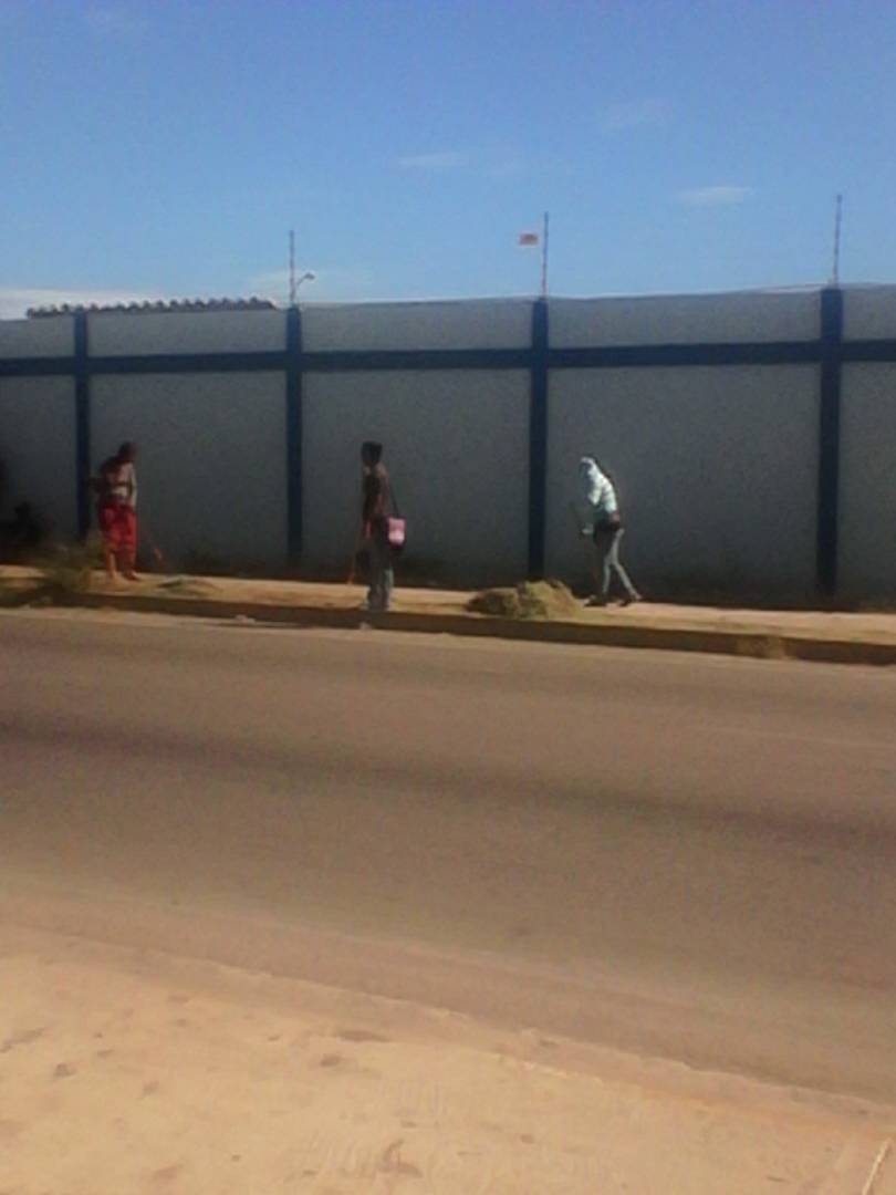 iamsaoficial's tweet photo. @MiCumana500 Realizando trabajo de limpieza en la calle San Bruno detrás del Cuartel.
@davidvpsuv @iamsaoficial https://t.co/J7FbI7kuan