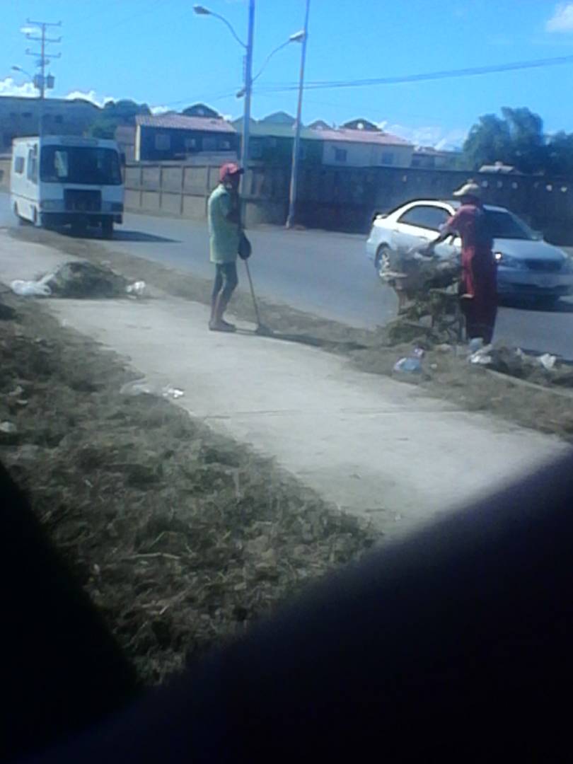 iamsaoficial's tweet photo. @MiCumana500 Realizando trabajo de limpieza en la calle San Bruno detrás del Cuartel.
@davidvpsuv @iamsaoficial https://t.co/J7FbI7kuan