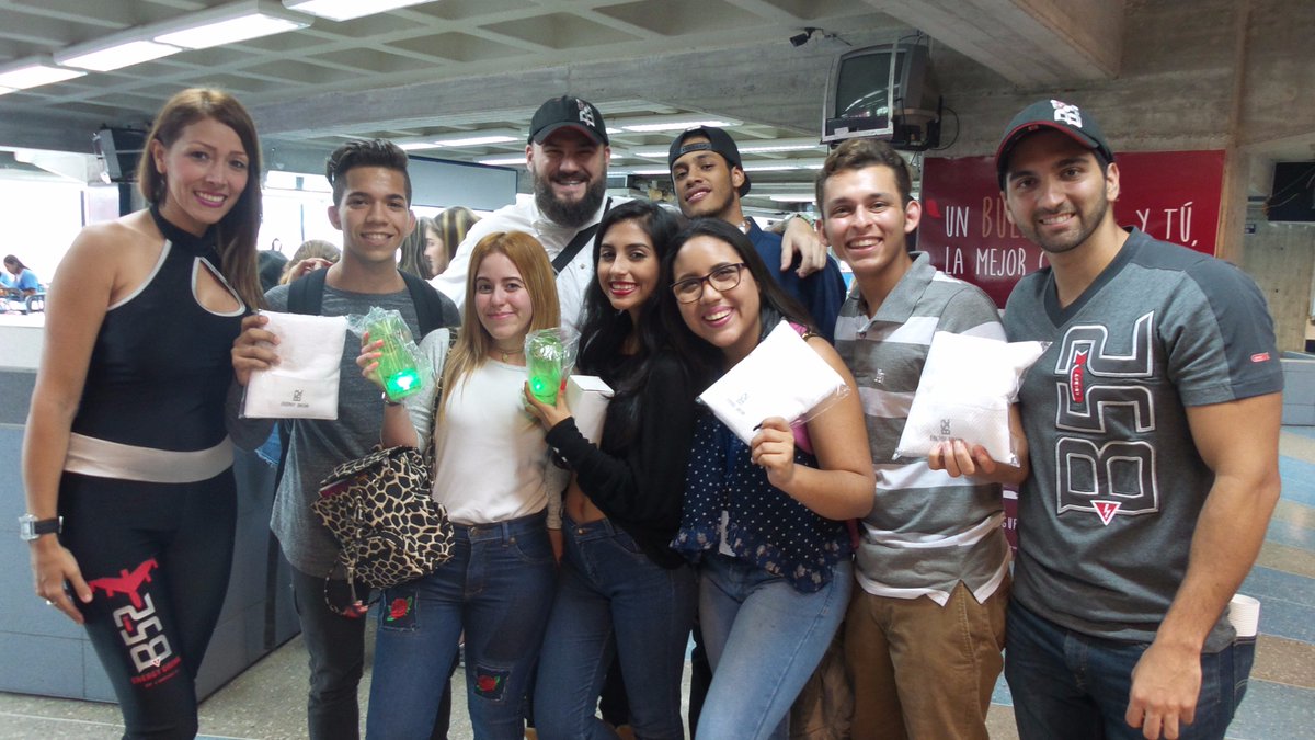 B52_VE's tweet photo. Puedes ver más fotos de una #ExperienciaB52 #Usm #Unimet en nuestro Facebook!!! https://t.co/M46D1RFISl https://t.co/rZqFAqWCq4