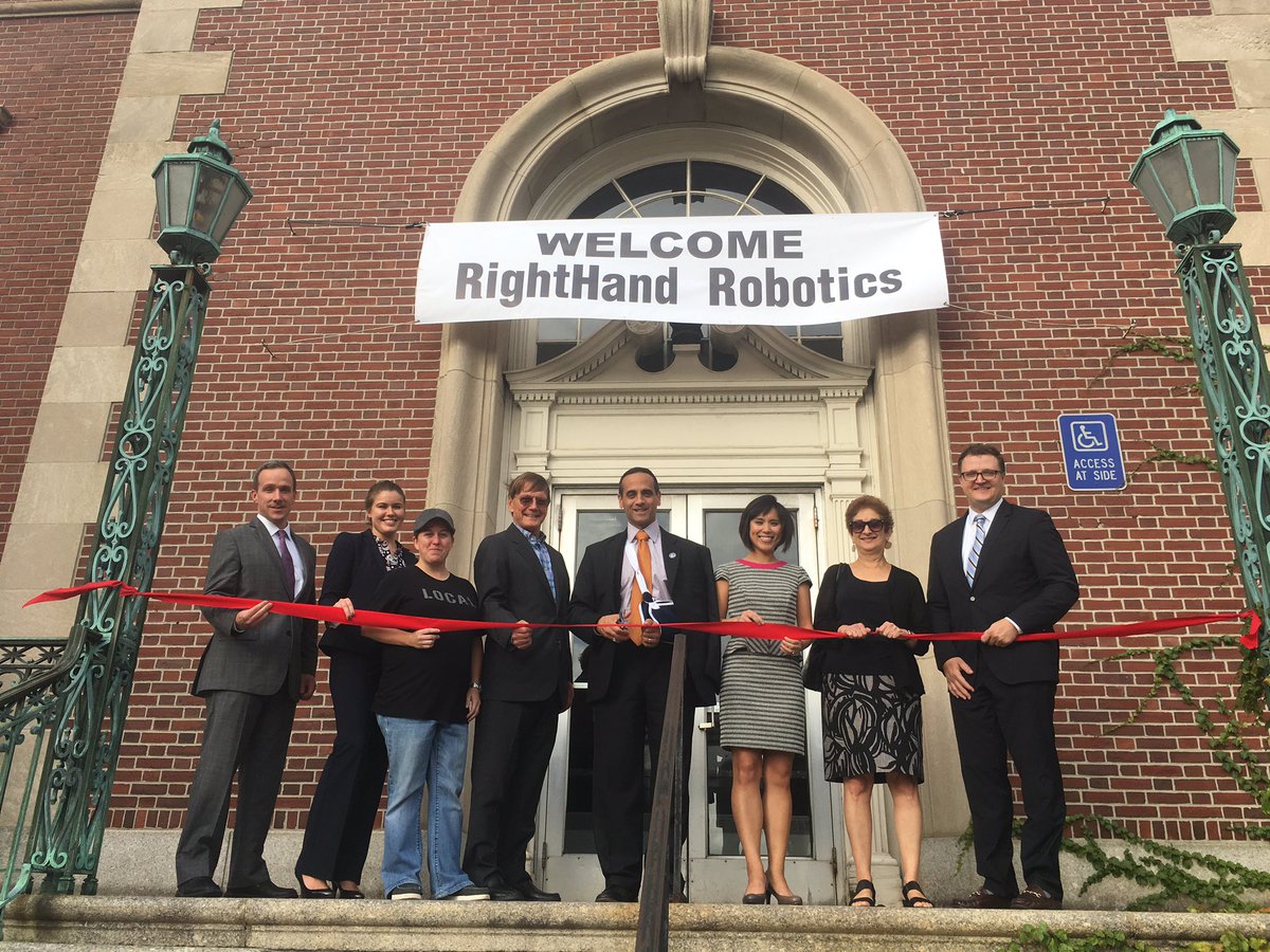 USQ (@discoverusq) on Twitter photo #UnionSquareMA is buzzing with new restaurants, retail & its first new commercial tenant: <a href="/RHRobotics/">RightHand Robotics</a> celebrates its new office today. #UnionSquareMA is buzzing with new restaurants, retail & its first new commercial tenant: <a href="/RHRobotics/">RightHand Robotics</a> celebrates its new office today.