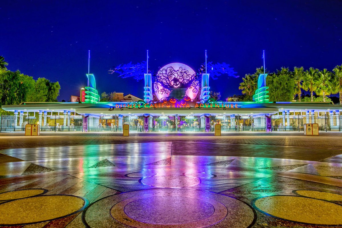 cfong84's tweet photo. Everybody scream!  @DisneylandToday #HalloweenTime #disneyland https://t.co/97JFi4onIf