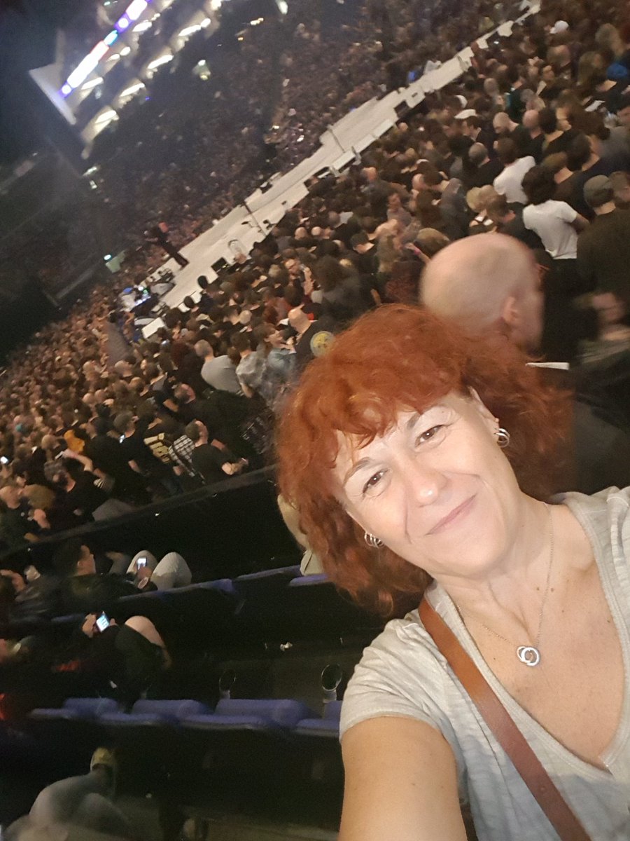 sarahjsmiff's tweet photo. OMG how close are we #metlondon #02 https://t.co/0RoyRAFstV