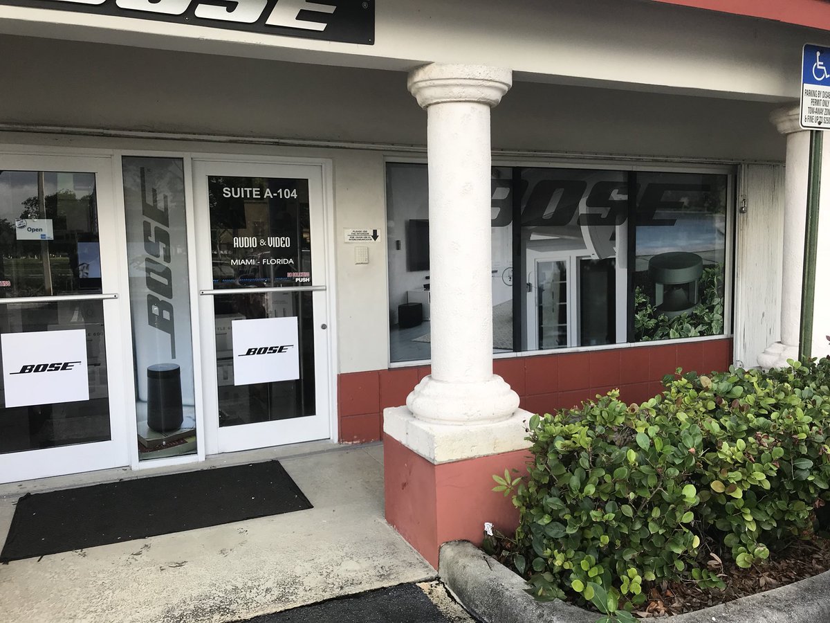AudioVideoS's tweet photo. Check out our new store front graphics! #bose #store #miami #doral #audiovideo https://t.co/YtsUPqh49R