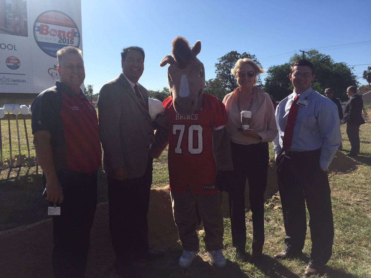 s_swanson05's tweet photo. And so it begins... #CCISD #bakerbroncs https://t.co/w1La3D0320