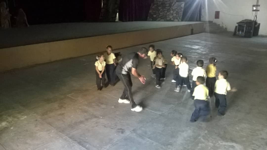 fundesvargasFDV's tweet photo. @AlcaldiaMVargas a través de @fundesvargasFDV  realiza taller de iniciación a la Danza "Jugando conozco mi cuerpo"  para la etapa inicial. https://t.co/oKqbv93Hiw