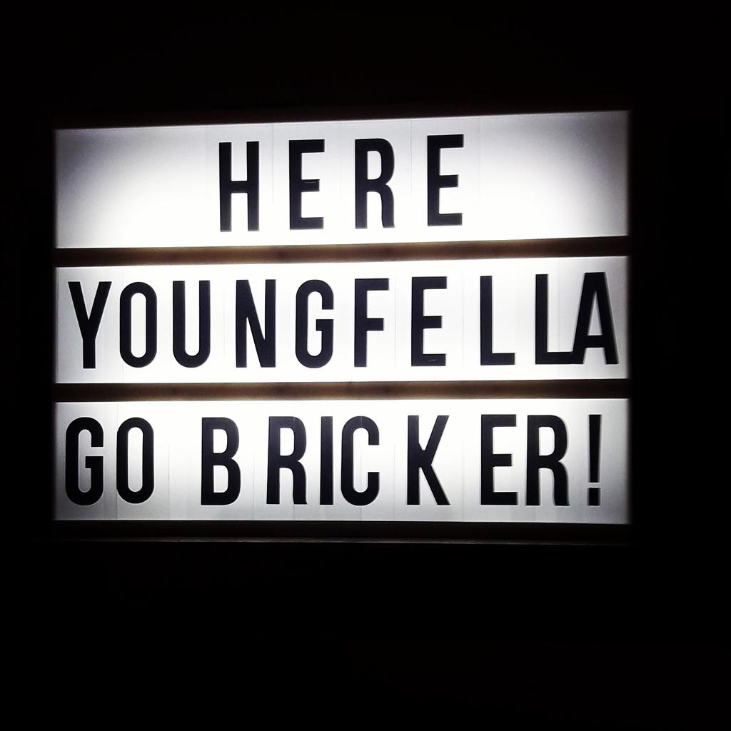 GearoidGillett's tweet photo. Pretty delirah with me new lightbox #leeral #goinbricker https://t.co/nnqQKq2Z22