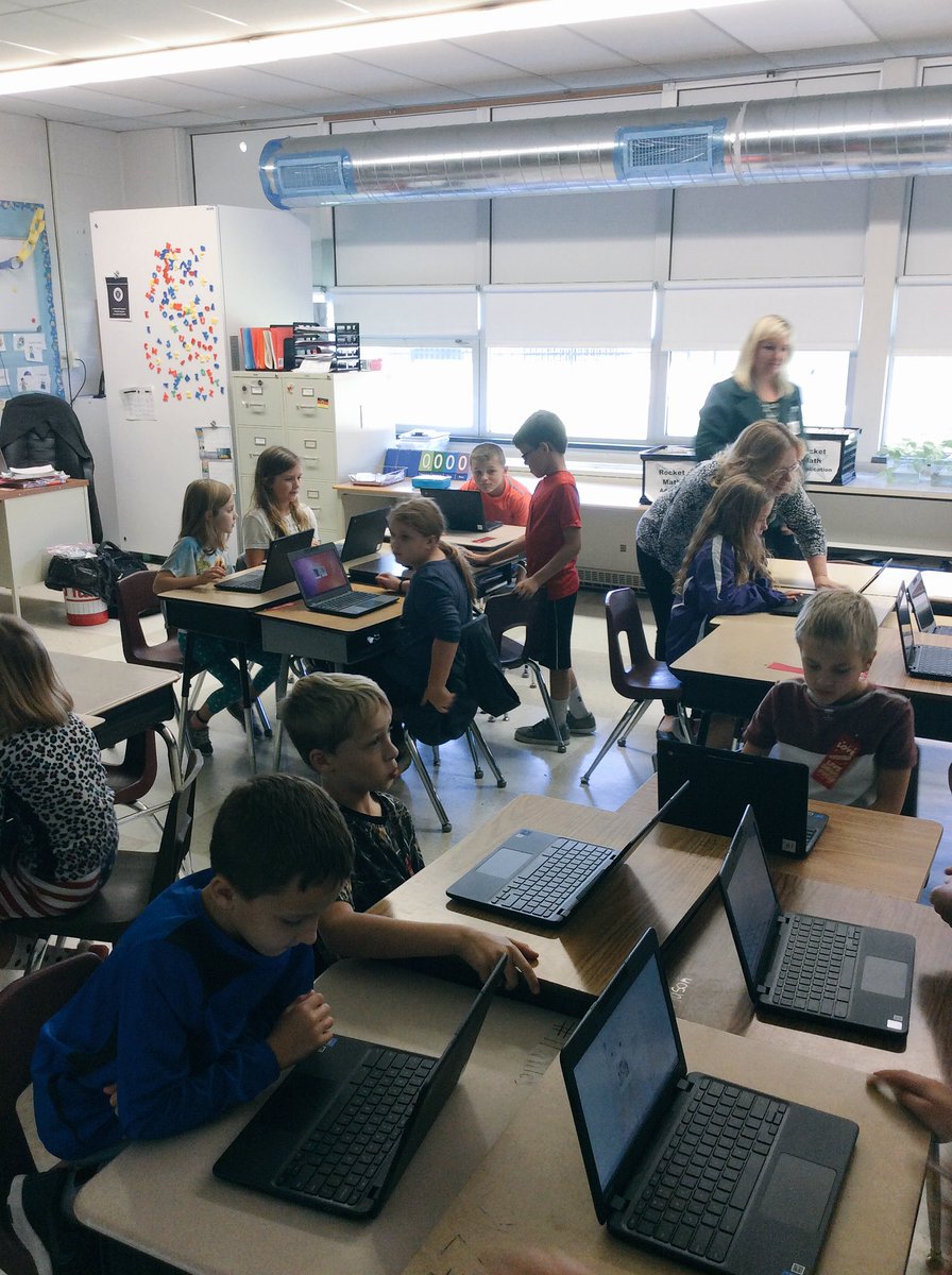 weroarmarshall3's tweet photo. Wellsville third grade now has chromebooks! Thanks to @TechnologyNYCSD for helping us get started! #WeAreNorthern @mrsbrownwes3 https://t.co/2G6btH7AKO