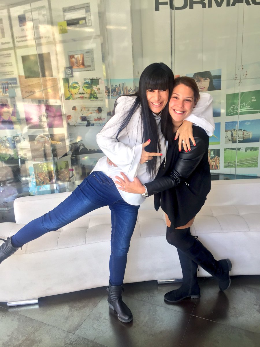 MyriamCarrel's tweet photo. Con mi co-capitana 🚢 @LaraTejeda
Cuando trabajar en equipo es la única forma de navegar y #SoloConPasión nuestro carburante #AlFinDelMundo 🗺 https://t.co/4BBI9nVpSX