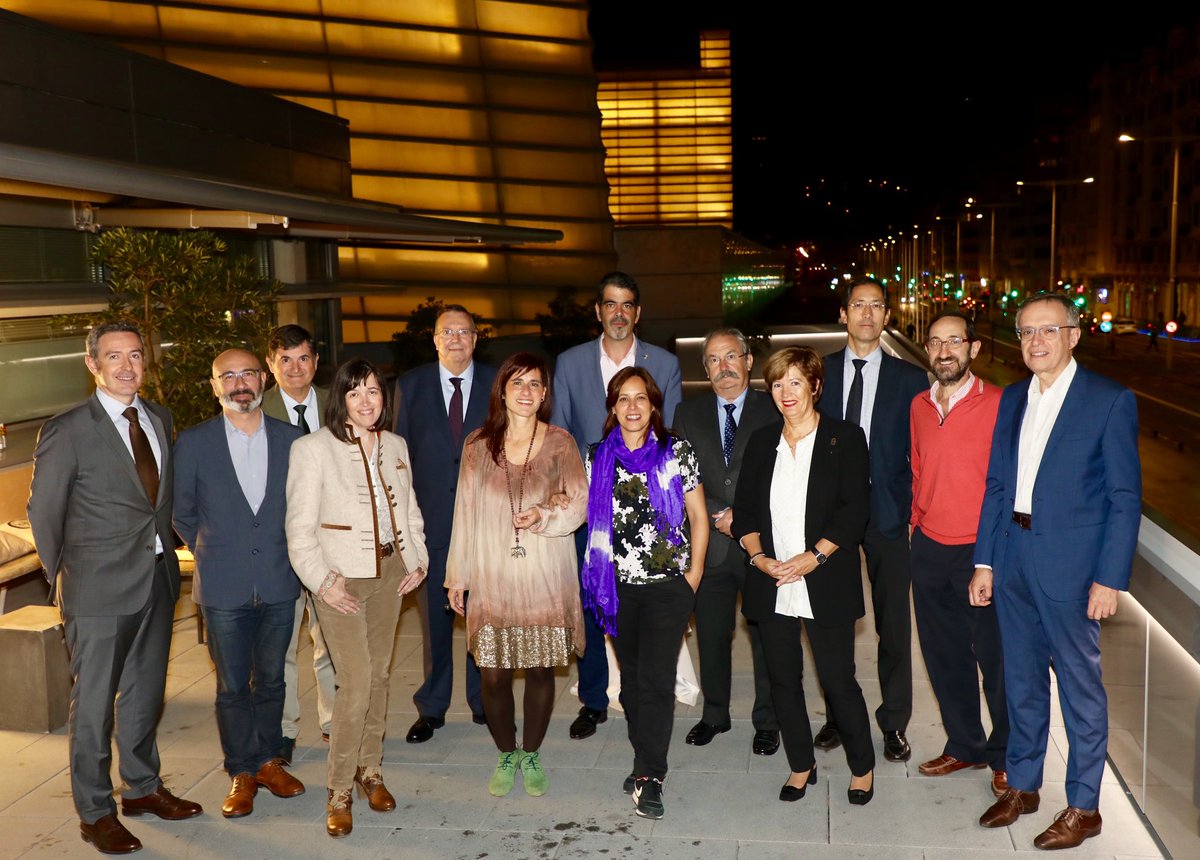 DSSTourism's tweet photo. 10 nuevos Enbaxadore, reconocidos por su labor en atraer congresos a #Donostia #SanSebastián. Zorionak! https://t.co/UNMROlbfaK
