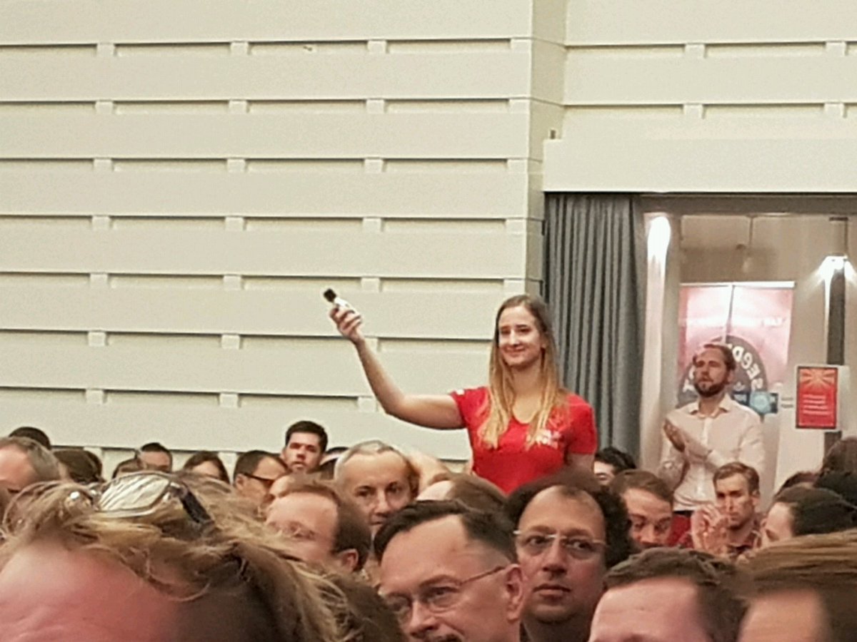 12min_me's tweet photo. Nach jedem Vortrag die übliche Dezibelmesssung um den Gewinner zu ermitteln! #12minslam #startupslam https://t.co/B49cge16Jk