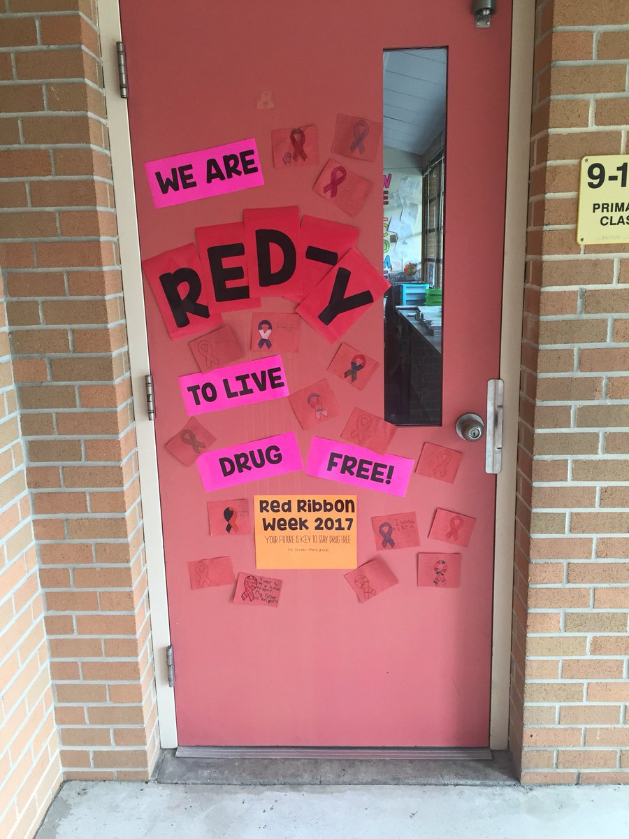 thebeachyteachy's tweet photo. Third grade kicks off Red Ribbon Week by writing their dream job on a ribbon and pledging to stay healthy in order to attain their goal! ❤️ https://t.co/EPrhWzloZL