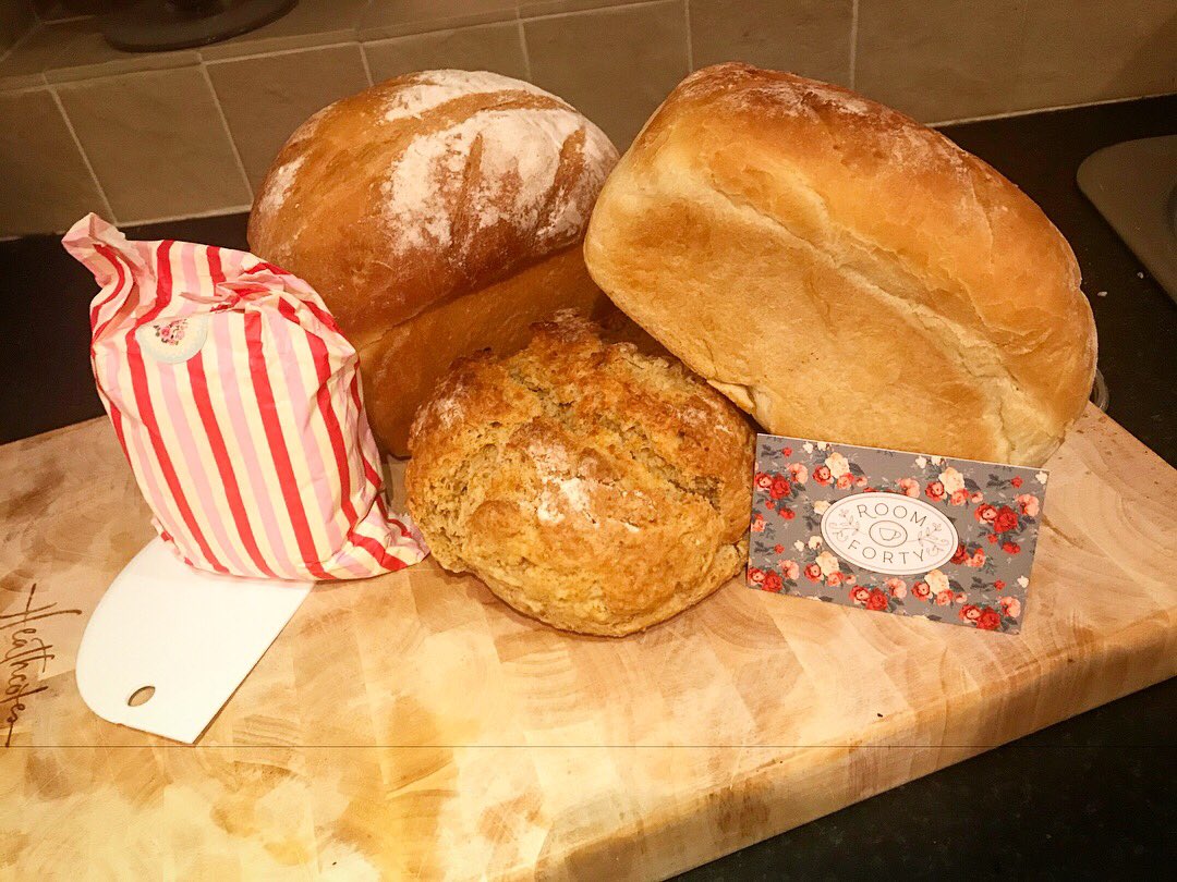 Mish_78's tweet photo. So tonight @Rachel_Tomo & I have been mostly baking bread. Check out the course run by @Room_Forty for floury fun #domesticgoddesses https://t.co/R4WXwx8IaD
