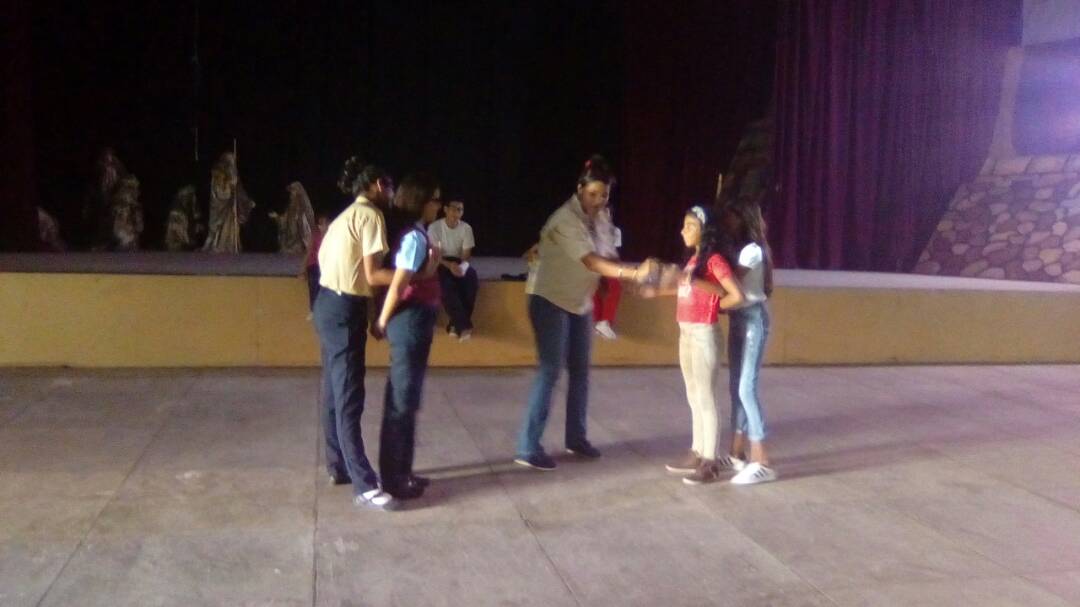 fundesvargasFDV's tweet photo. @AlcaldiaMVargas realiza taller de Teatro, dictado en las instalaciones de @fundesvargasFDV, ASISTE!!! https://t.co/i2TPCsY1MP