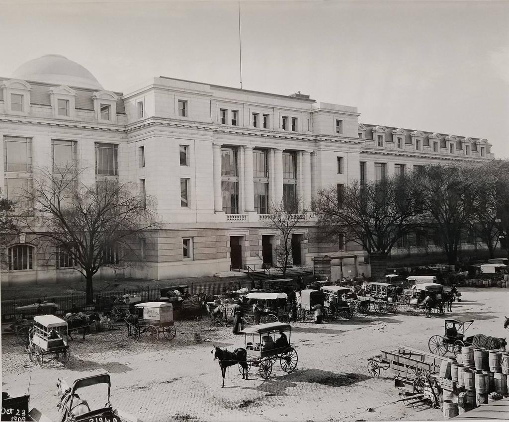 Picture of Smithsonian National Museum of Natural History in 1909 