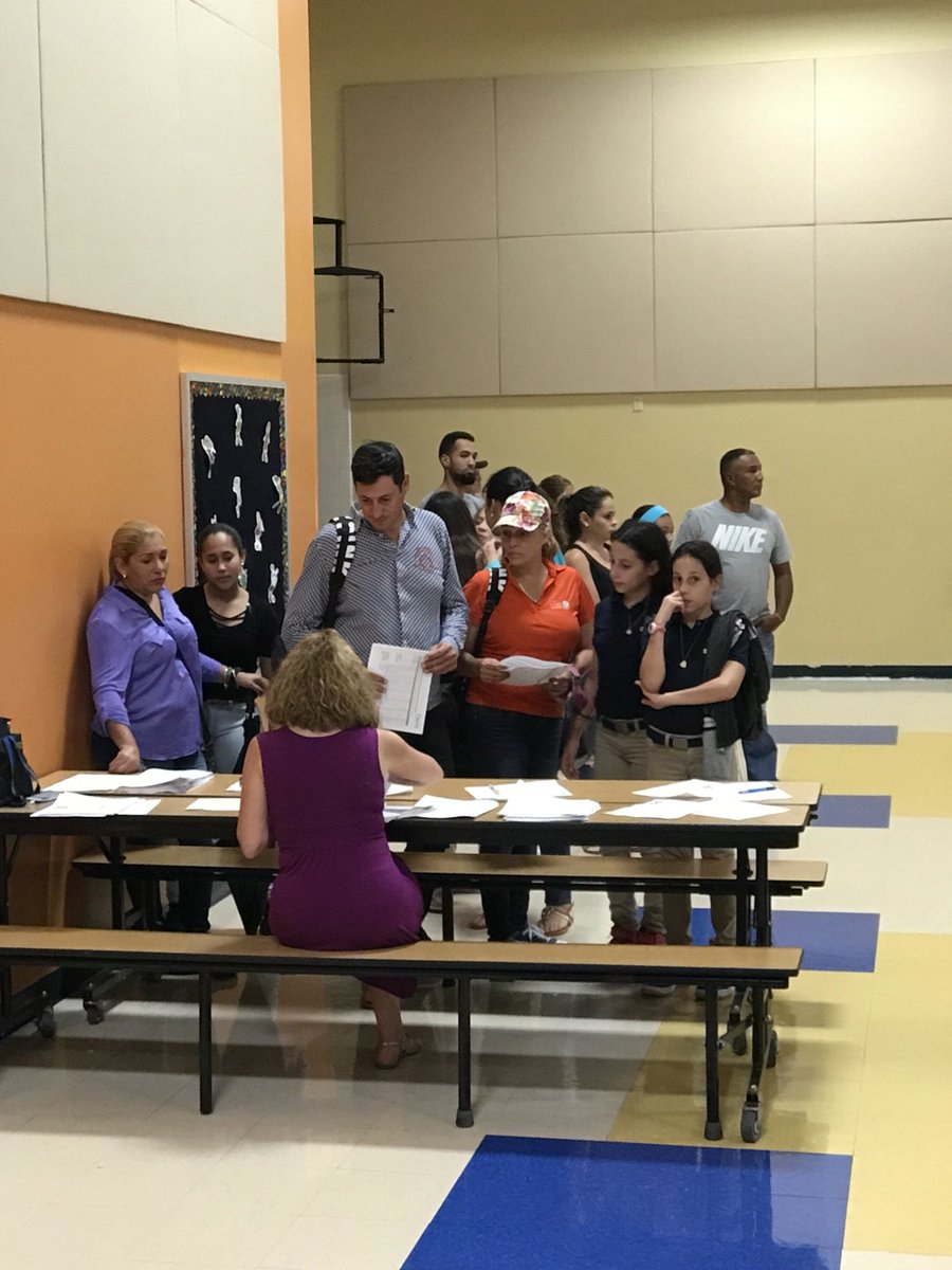 JMCMiddleSchool's tweet image. FSA Family Night.  #DataChats @MiamiSup @MDCPSSouth