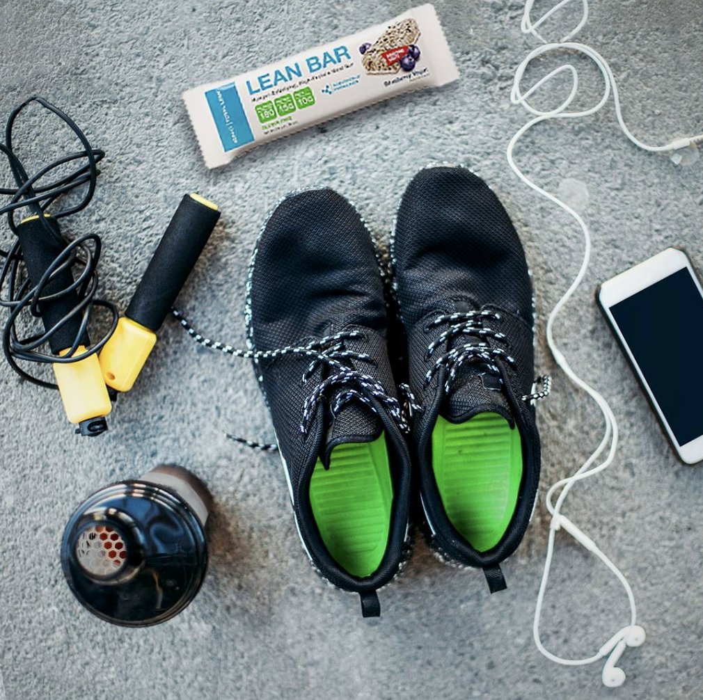 HandHCenter's tweet photo. Workout essentials 💪🏼 A #LeanBar has 15g of protein and 10g of fiber, making it the perfect post-workout #snack. Get yours at @GNCLivewell! https://t.co/o9XP3ruDHK