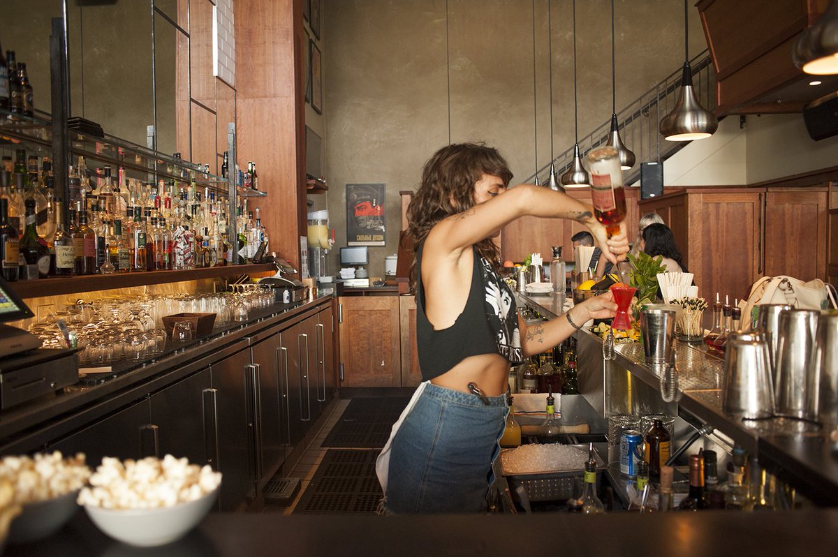LaszlobarSF's tweet photo. Hey #bartender let's make it a double! #Happyhour from 4-6pm! #drinks #sf #cocktails #missiondistrictsf #sfnightlife #sfhappenings https://t.co/fLNyaUt0tF