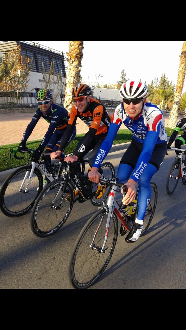 TopvormCoaching's tweet photo. Zo af en toe trainen met iemand die beter dan jij is, maakt je beter. Wie maakt wie beter op deze foto🤔? @BerdendeVries  @ccavalverde https://t.co/HoUiOCaPty