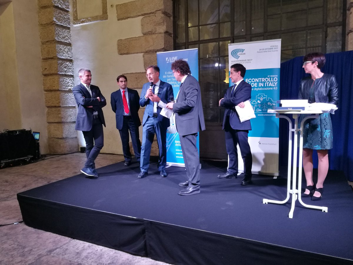telecontrollo's tweet photo. Durante la cena di gala premiate le migliori memorie presentate a #forumtlc su #Industria , #reti, #città. https://t.co/8CcBKWhFD8
