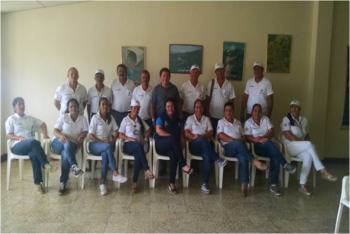 FNC_Valle's tweet photo. Con material educativo y proyectos productivos, #Fecoop apoya instituc. de #ElÁguila, #ElCairo, #Ansermanuevo, #Versalles, #Toro y  #Obando. https://t.co/zwlvZ7F2xz
