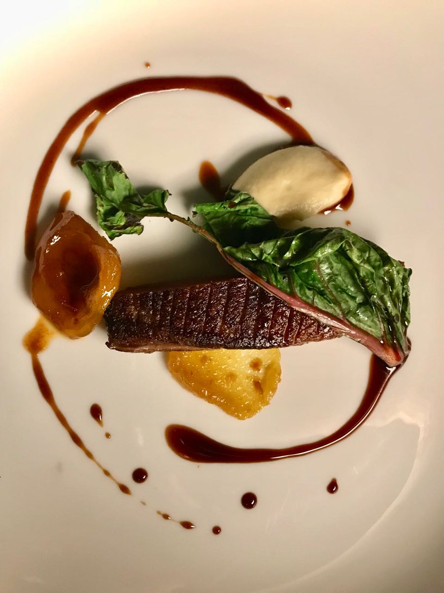 FoodandTravelMX's tweet photo. “Utilizar ingredientes mexicanos, potenciar su sabor y combinarlos para crear platillos con esencia propia" @chefmatteosalas #KevinCherkas https://t.co/jyrTIJVKUo