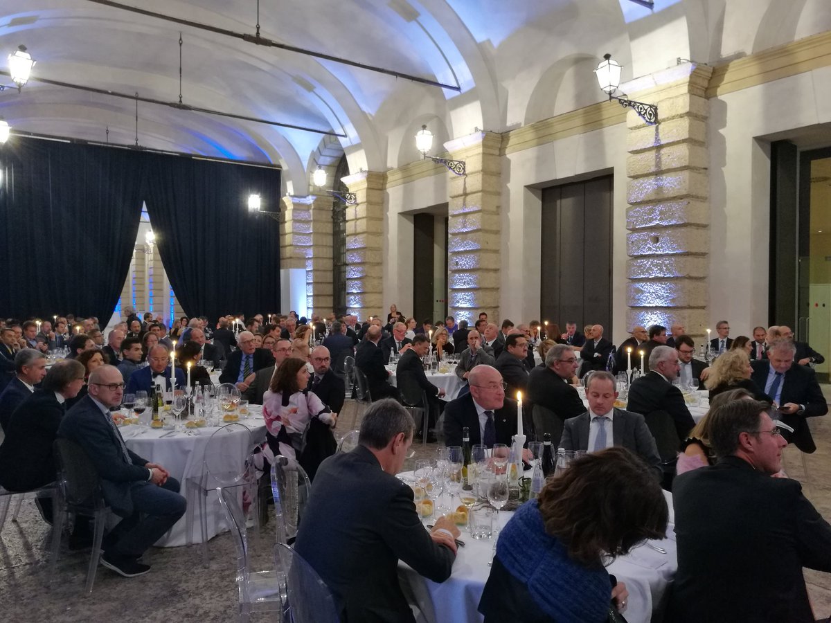 telecontrollo's tweet photo. Durante la cena di gala premiate le migliori memorie presentate a #forumtlc su #Industria , #reti, #città. https://t.co/8CcBKWhFD8