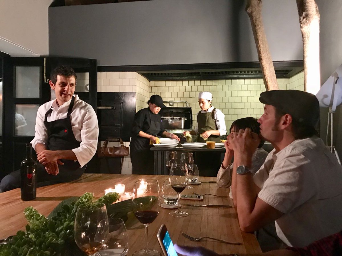 “Utilizar ingredientes mexicanos, potenciar su sabor y combinarlos para crear platillos con esencia propia" <a href="/chefmatteosalas/">Matteo Salas</a> #KevinCherkas