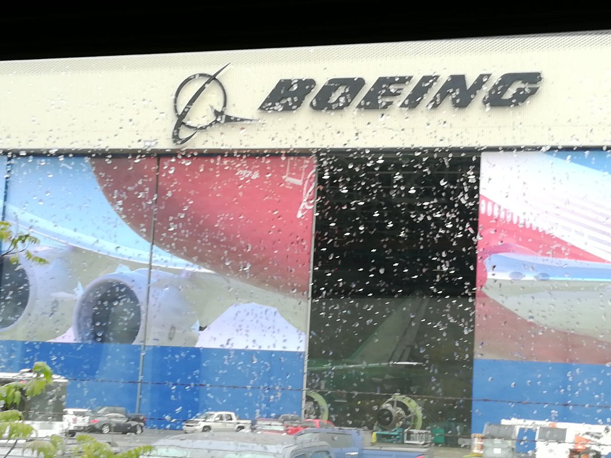 9853463673's tweet photo. Lifetime experience with Boeing with a private tour in their production warehouse @GIBS_SA #GIBSMBAGLOBAL #WestCoastUSA https://t.co/nLNmmdRWIf