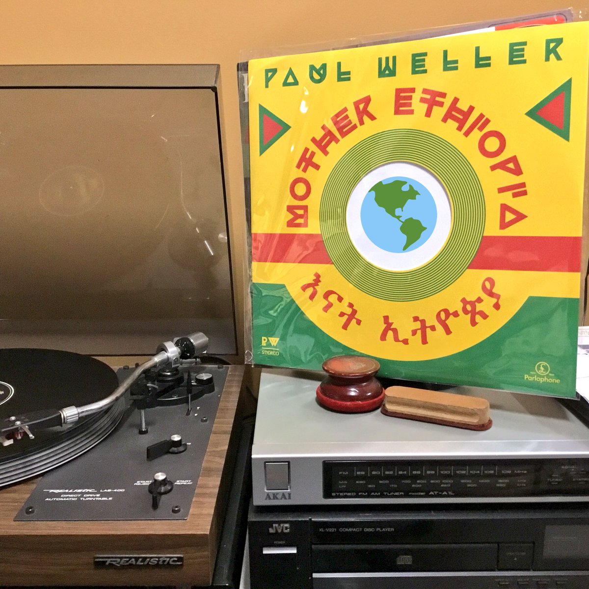 chefjeanluc's tweet photo. #Spinningnow #musicfordeskwork #12inch #45rmp by #PaulWeller #MotherEthiopia #parlophone #2017 #stonefoundation #bongobob #krarcollective https://t.co/nc9EQ3P7Qh