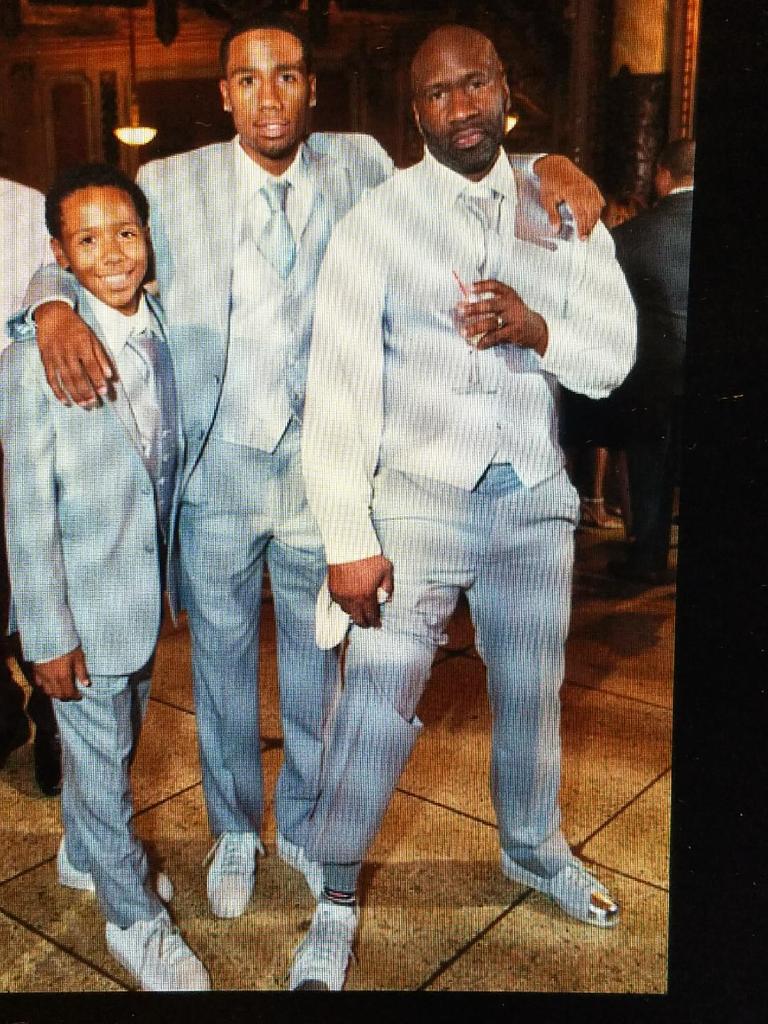 OneTwoTray's tweet photo. My guys....we work hard but we play harder!!! 
#wayofLYFE https://t.co/8ZYyyMB55V