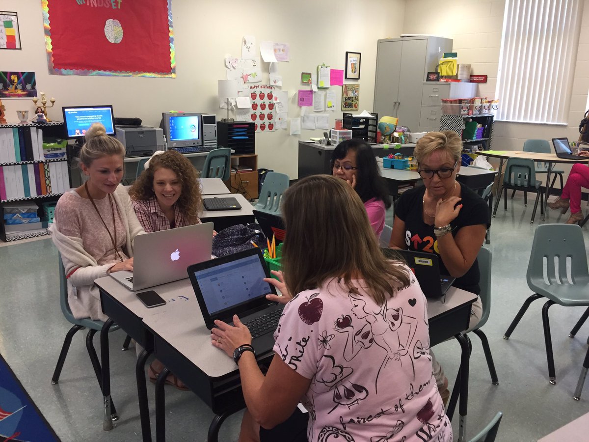 gennyadams60's tweet photo. Lowry teachers collaborating in professional development on increasing student engagement through technology. @LowryElementary @HCPSArea2 https://t.co/G4jjnVEBVc