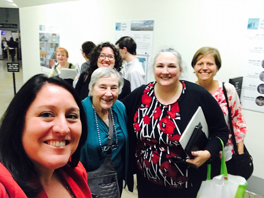 capcitydoula's tweet photo. Ran into @simkinchannel in the tunnels under the house/senate buildings. #LamazeAdvocacy17 #howfunisthat #doula https://t.co/1wIm4LzbLW