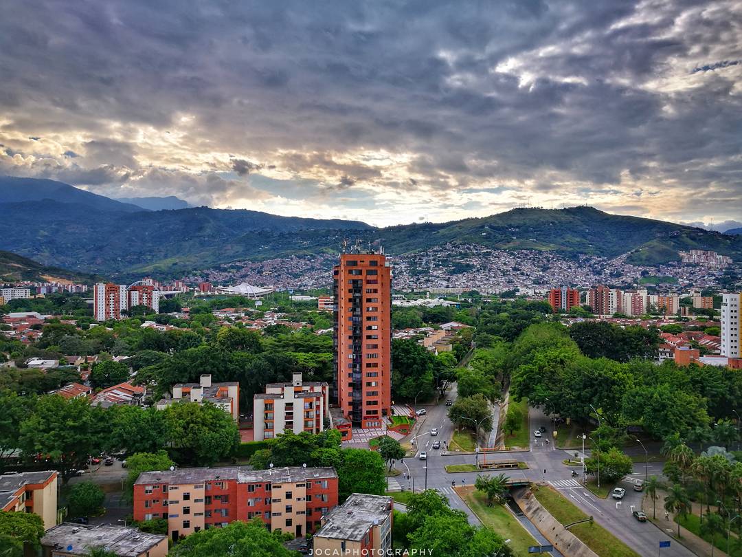 joca_ph's tweet photo. Atardecer en la sucursal 🌆 #Cali #CaliCo #Atardecer https://t.co/SZSmguOU4L
