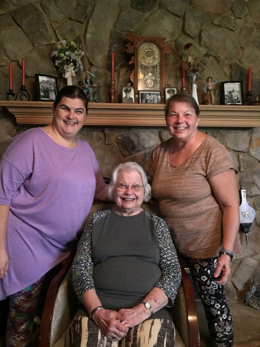 LLRARagain's tweet photo. No #GenerationGap here. 😉
#LuLaRoe helps all the women in my #family look #beautiful and feel #comfortable . 😃😍
#Fashion #Style #Beauty https://t.co/sHPmoIehci
