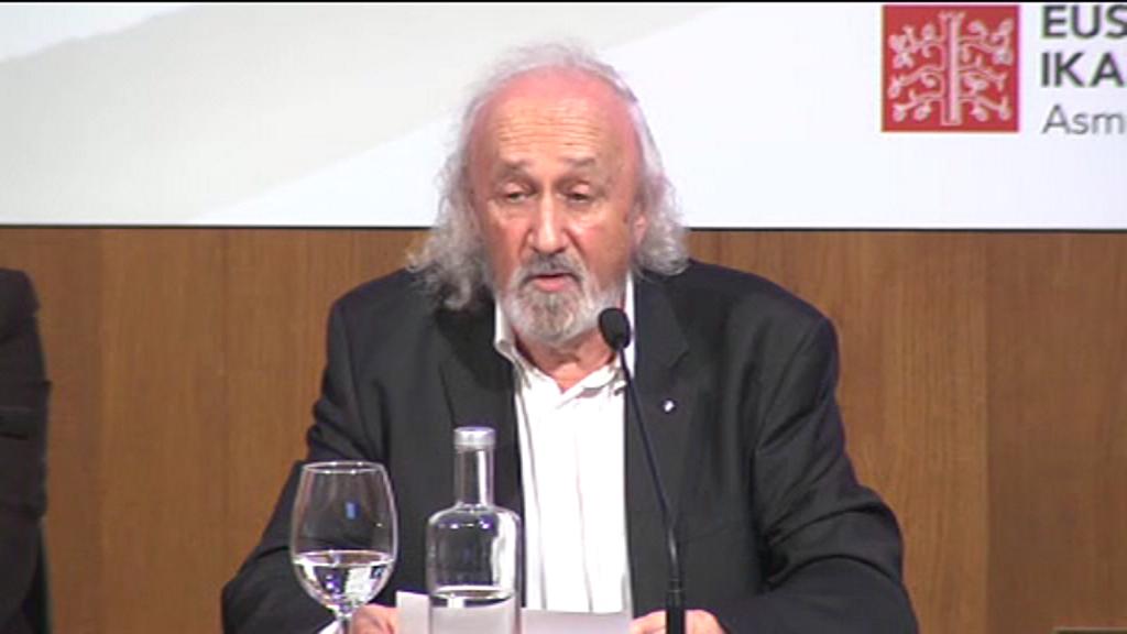 orainnoticias's tweet photo. VÍDEO ▶️ El cineasta Montxo Armendariz, premio Eusko Ikaskuntza-Laboral Kutxa https://t.co/hVD5sZhdUo https://t.co/a9nwKlH8Pm
